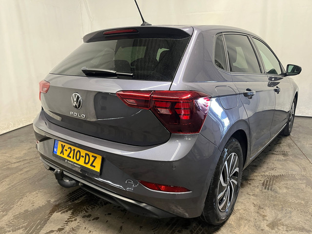 Foto 14 van Volkswagen Polo 1.0 TSI Life - Linksvoor en achter schade, Rondom gebruikersschade, Airbag lamp bran