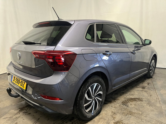 Foto 11 van Volkswagen Polo 1.0 TSI Life - Linksvoor en achter schade, Rondom gebruikersschade, Airbag lamp bran