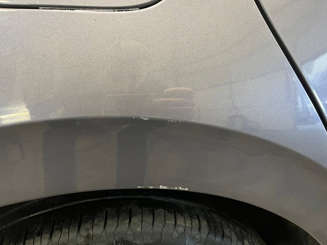 Foto 8 van Volkswagen Polo 1.0 TSI Life - Linksvoor en achter schade, Rondom gebruikersschade, Airbag lamp bran