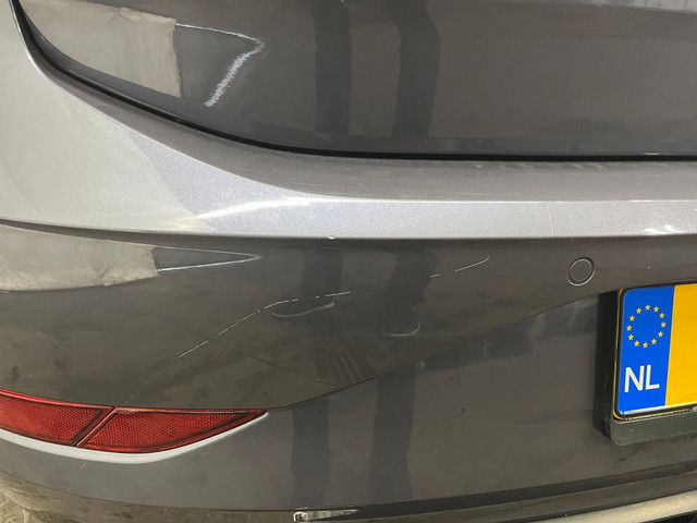 Foto 5 van Volkswagen Polo 1.0 TSI Life - Linksvoor en achter schade, Rondom gebruikersschade, Airbag lamp bran