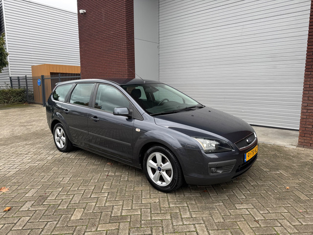 Foto 6 van Ford Focus Wagon 1.6-16V Automaat Airco Cruise Trekhaak