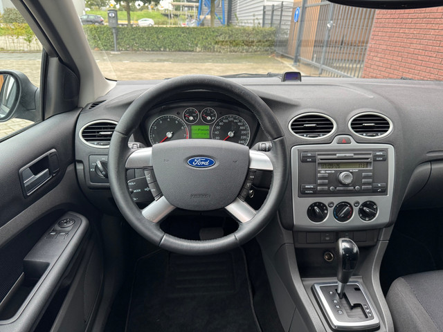 Foto 9 van Ford Focus Wagon 1.6-16V Automaat Airco Cruise Trekhaak