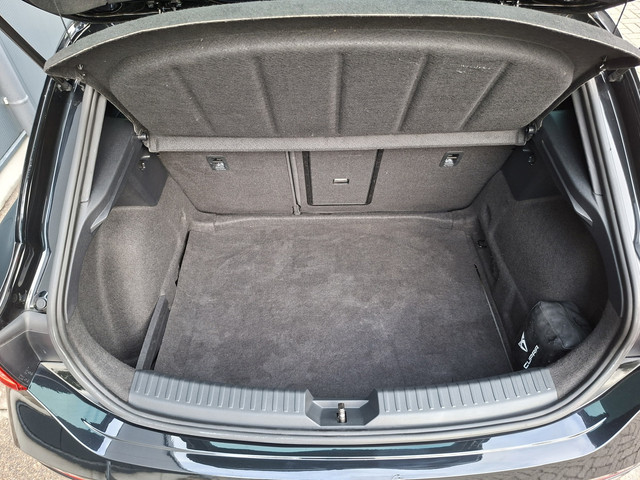 Foto 7 van Cupra Leon 1.5 eTSI Business Intense * Navigatiesysteem * Elektrische stoelen met memory * Parkeerca