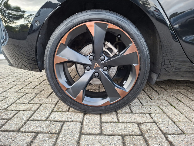 Foto 9 van Cupra Leon 1.5 eTSI Business Intense * Navigatiesysteem * Elektrische stoelen met memory * Parkeerca
