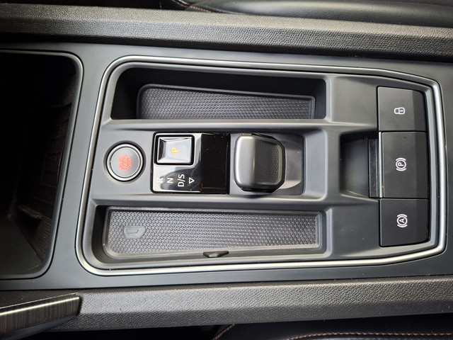 Foto 10 van Cupra Leon 1.5 eTSI Business Intense * Navigatiesysteem * Elektrische stoelen met memory * Parkeerca