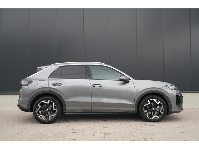 Foto 4 van Volkswagen T-Roc 1.5 TSI R-Line Edition 150pk - ACC - Blindspot - Navi - Camera -Stoel/Stuurverwarmi