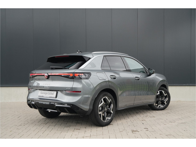 Foto 5 van Volkswagen T-Roc 1.5 TSI R-Line Edition 150pk - ACC - Blindspot - Navi - Camera -Stoel/Stuurverwarmi
