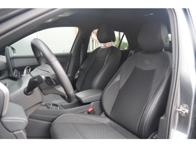Foto 9 van Volkswagen T-Roc 1.5 TSI R-Line Edition 150pk - ACC - Blindspot - Navi - Camera -Stoel/Stuurverwarmi