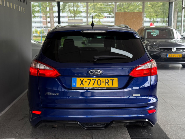 Foto 2 van Ford Focus Wagon 1.0 EcoBoost Edition Plus