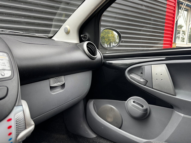 Foto 10 van Toyota Aygo Toyota Aygo 1.0-12V Comfort | Airco | Toerenteller | Elektr. Ramen | Centrale Vergrendel