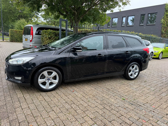 Foto 2 van Ford Focus Wagon 1.0 EcoBoost Titanium Business 1e eigenaar, 67.520 km, cruise, clima, stoel en stuu
