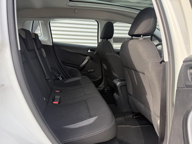 Foto 4 van Peugeot 2008 1.2 PureTech Blue Lion 2e Eigenaar|Pano|Navi|Carplay|Trekhaak|Airco|Cruise|PDC|Elek ram
