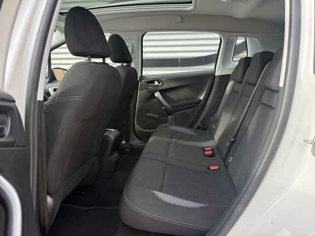 Foto 2 van Peugeot 2008 1.2 PureTech Blue Lion 2e Eigenaar|Pano|Navi|Carplay|Trekhaak|Airco|Cruise|PDC|Elek ram