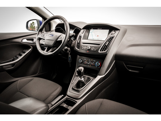 Foto 3 van Ford Focus 1.5 150 Pk 5 drs. Titanium I Trekhaak I Airco I 18 inch. LMV I Winter-Pakket