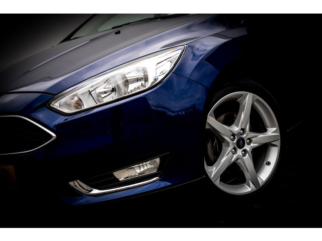 Foto 8 van Ford Focus 1.5 150 Pk 5 drs. Titanium I Trekhaak I Airco I 18 inch. LMV I Winter-Pakket