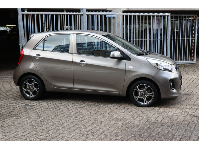 Foto 3 van Kia Picanto 1.2 CVVT DynamicLine (bj 2015, automaat)