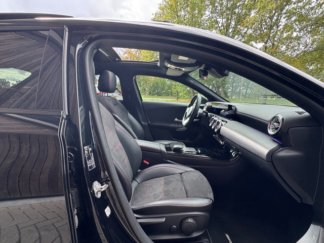 Foto 4 van Mercedes-Benz A-klasse 250 e Business Solution AMG / Pano /