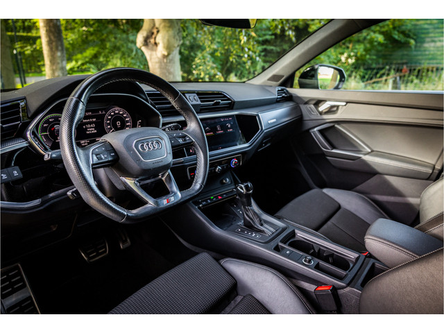 Foto 6 van Audi Q3 Sportback 45 TFSI e S Edition Panorama 20" Camera