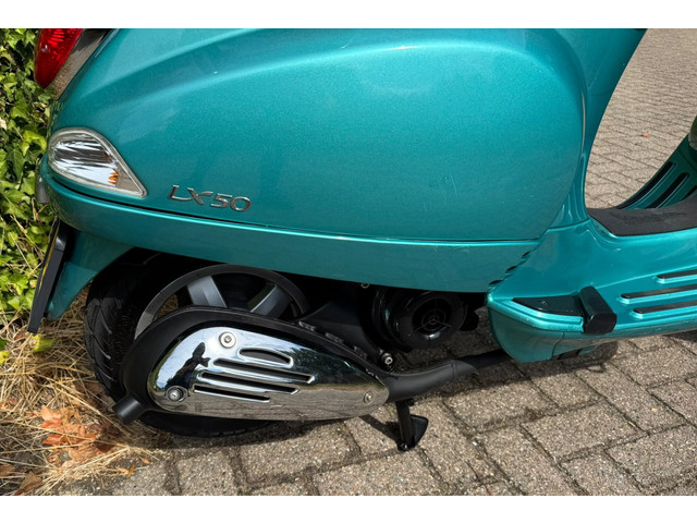 Foto 8 van Vespa LX 50 4T 45 km Scooter VERDE BETAAL met in3