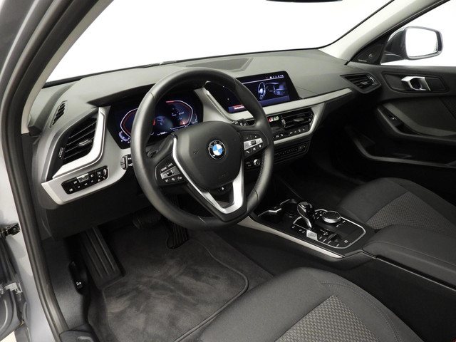 Foto 7 van BMW 1 Serie 5-deurs 118i | LED | Navigatie | Active cruise | Stoelverwarming | DAB | Harman-kardon s