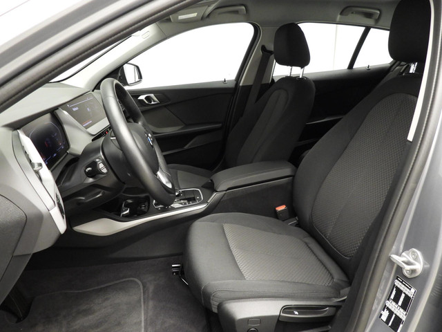 Foto 6 van BMW 1 Serie 5-deurs 118i | LED | Navigatie | Active cruise | Stoelverwarming | DAB | Harman-kardon s