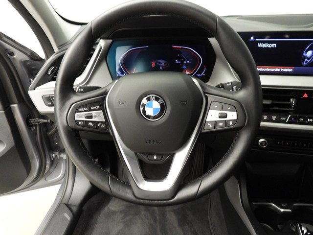 Foto 3 van BMW 1 Serie 5-deurs 118i | LED | Navigatie | Active cruise | Stoelverwarming | DAB | Harman-kardon s