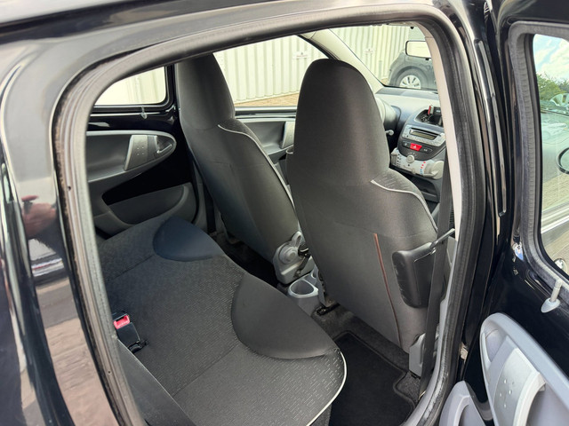 Foto 4 van Peugeot 107 1.0-12V XS NL AUTO 5 DEURS AIRCO-1999E--
