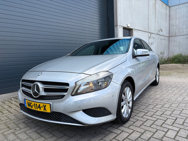 Foto 2 van Mercedes-Benz A-klasse 200 Prestige NAVI PDC 2013