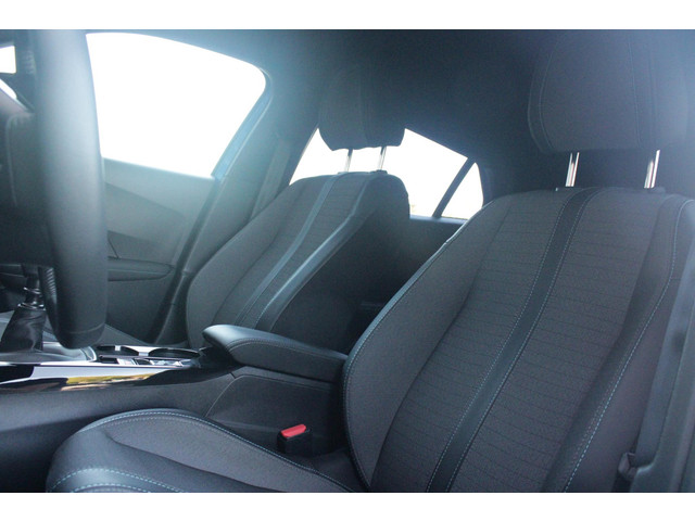 Foto 3 van Peugeot 2008 1.2 130PK ALLURE PACK | TREKHAAK AFNEEMBAAR | NAVIGATIE 10" TOUCHSCREEN | APPLE CARPLAY