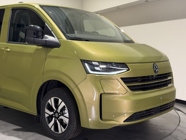 Foto 3 van Volkswagen e-Transporter Caravelle 32 L1H1 Life 64 kWh € 55.000,00 incl. BTW/BPM | Trekhaak | Keyles