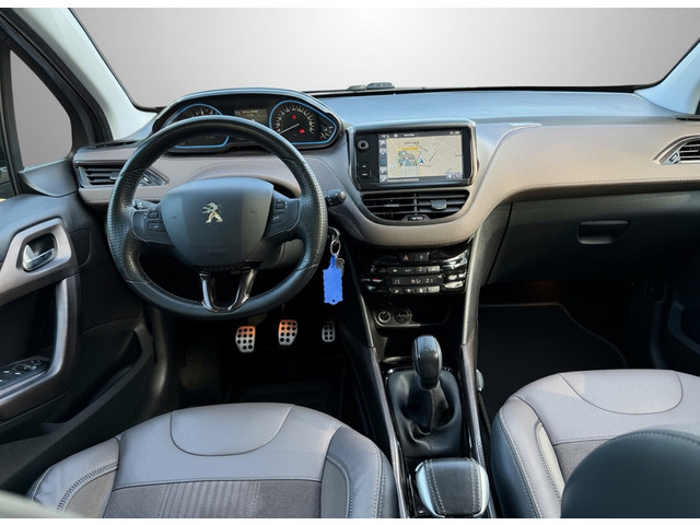 Foto 2 van Peugeot 2008 1.2 PureTech Féline, afneembare trekhaak, panoramadak, nieuwe distributieriem, vele opt
