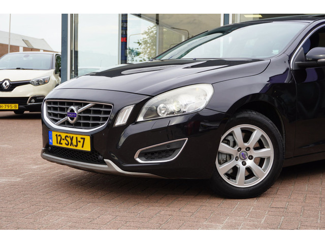 Foto 3 van Volvo V60 2.0T Summum Automaat | Airco | Navigatie | Elek. pakket | Youngtimer | Inruil mogelijk