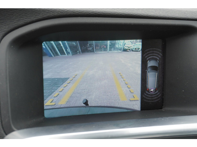 Foto 2 van Volvo V60 2.0T Summum Automaat | Airco | Navigatie | Elek. pakket | Youngtimer | Inruil mogelijk