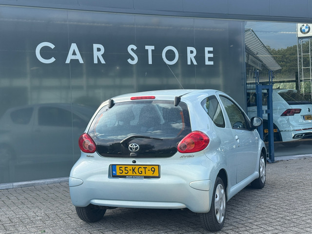 Foto 7 van Toyota Aygo 1.0-12V + Airco Radio CD Speler