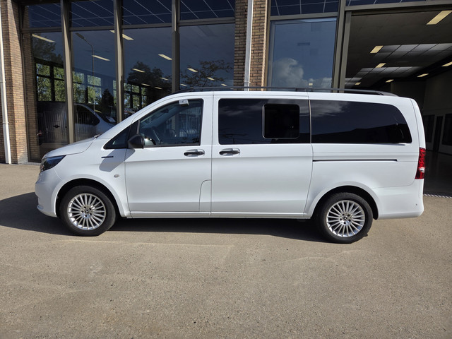 Foto 5 van Mercedes-Benz eVito Tourer PRO L2 8-Persoons Airco L & R Schuifdeur Command Navigatie Zwart leder