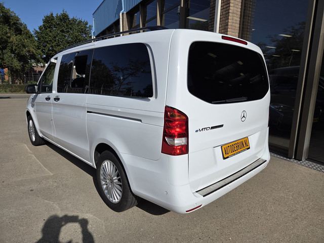 Foto 6 van Mercedes-Benz eVito Tourer PRO L2 8-Persoons Airco L & R Schuifdeur Command Navigatie Zwart leder