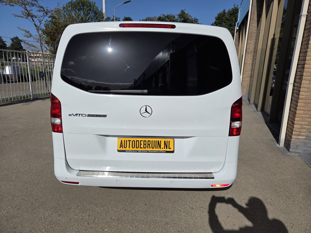 Foto 9 van Mercedes-Benz eVito Tourer PRO L2 8-Persoons Airco L & R Schuifdeur Command Navigatie Zwart leder