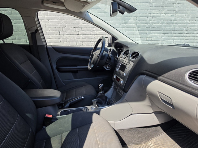 Foto 6 van Ford FOCUS Wagon 1.6-16V Titanium Airco APK 11-2027 ✅