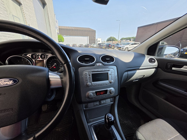 Foto 8 van Ford FOCUS Wagon 1.6-16V Titanium Airco APK 11-2027 ✅