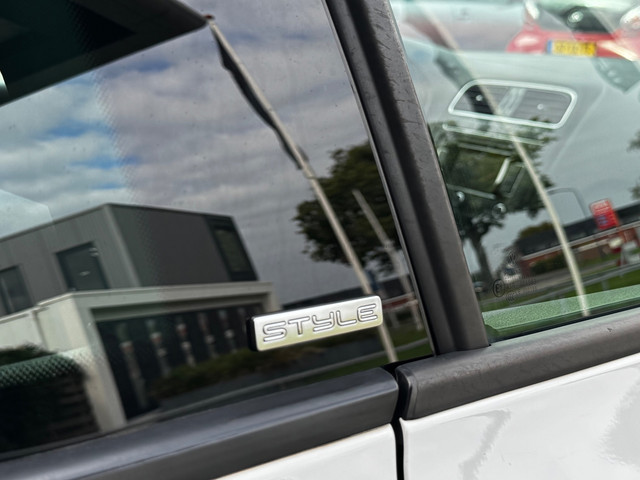 Foto 10 van Volkswagen Polo 1.2-12V Comfortline Pano Navi Pareltje!