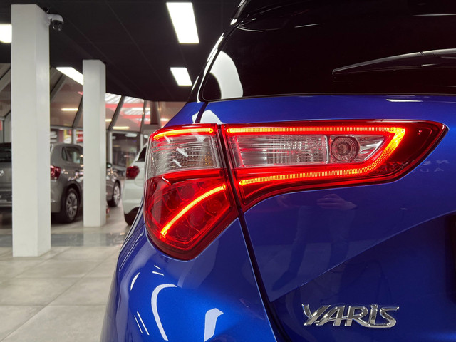 Foto 3 van Toyota Yaris 1.5 Hybrid Bi-Tone Plus | Navi| Keyless| Cruise