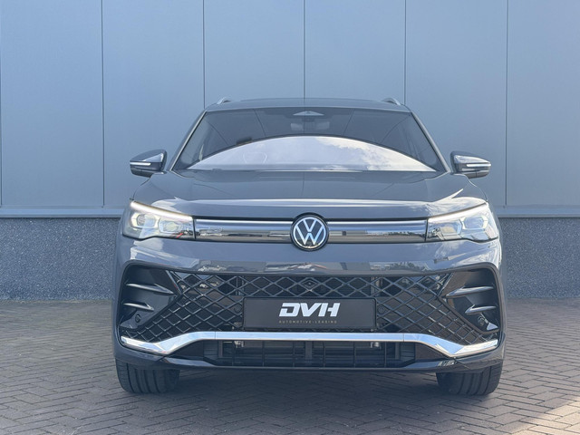 Foto 3 van Volkswagen Tiguan 1.5 eHybrid R-Line Edition PANO | TREKHAAK | DCC