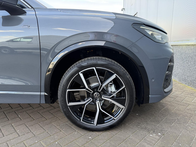 Foto 9 van Volkswagen Tiguan 1.5 eHybrid R-Line Edition PANO | TREKHAAK | DCC