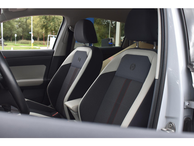 Foto 8 van Volkswagen Polo 1.0 TSI Highline R-Line Beats BSM | Navigatie | Digitaal Dashboard | Stoelverwarming