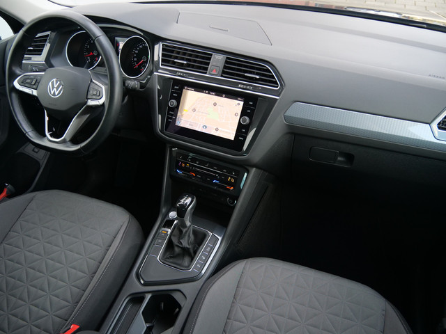 Foto 10 van Volkswagen Tiguan 1.5 TSI Elegance 150 Pk Automaat Navi / DAB / Camera