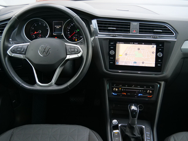 Foto 4 van Volkswagen Tiguan 1.5 TSI Elegance 150 Pk Automaat Navi / DAB / Camera
