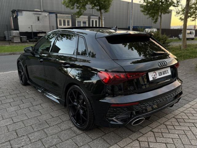 Foto 9 van Audi A3 Sportback 2.5 TFSI RS 3 quattro|Pano|360|Ceramic|Hulk|B&O