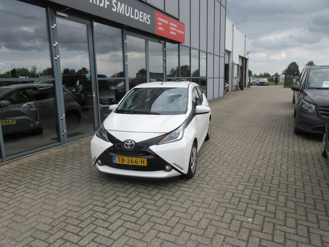 Foto 2 van Toyota Aygo 1.0 VVT-i x-play