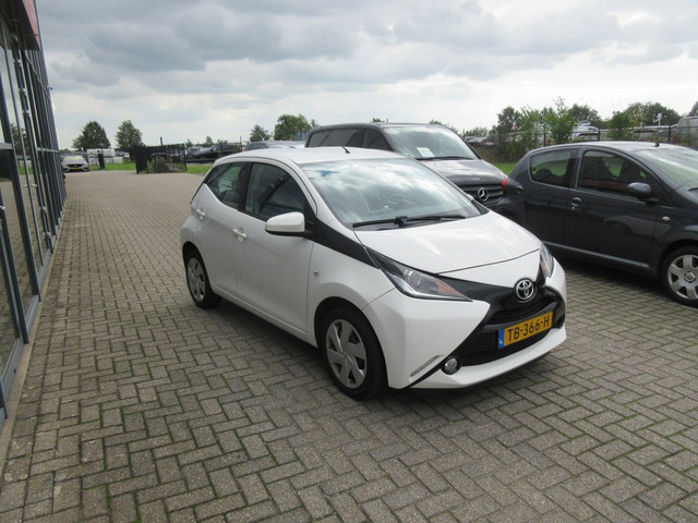 Foto 3 van Toyota Aygo 1.0 VVT-i x-play