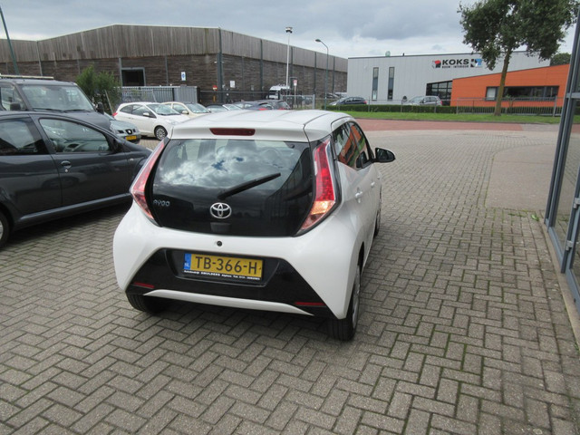 Foto 4 van Toyota Aygo 1.0 VVT-i x-play